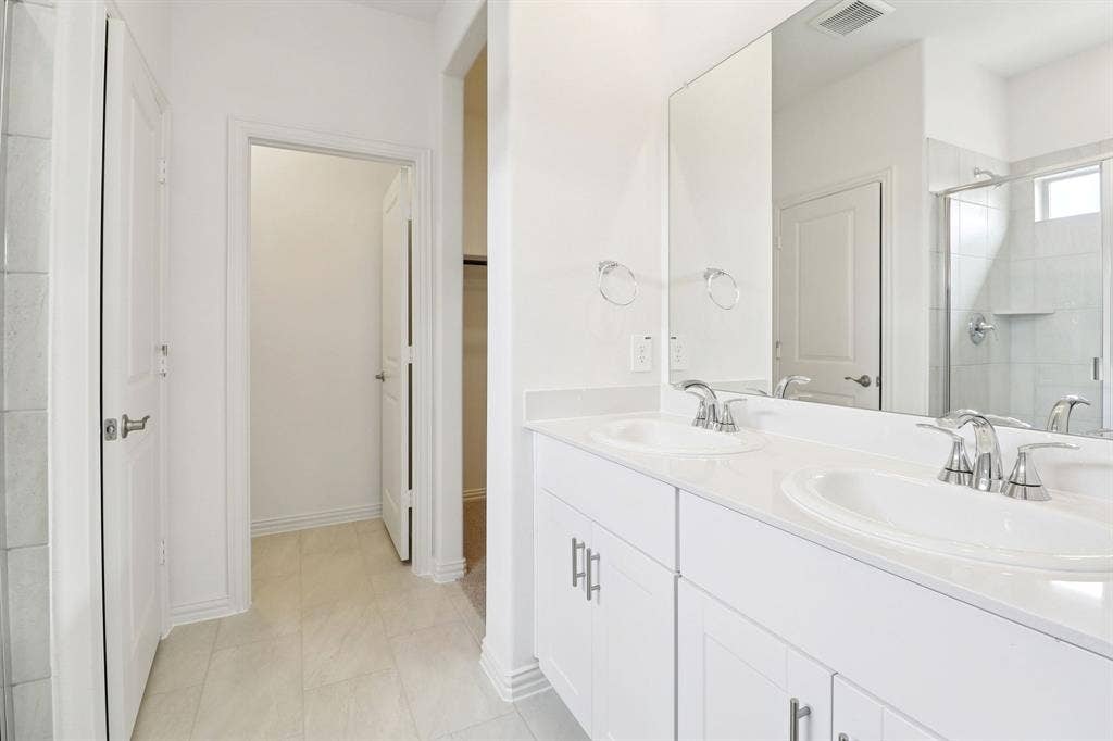 207 Decoursey Drive, Princeton, TX 75071 Photo is not of the actual home, but is an inspirational photo of builder’s model home and may depict options, furnishings, and/or decorator features that are not included.