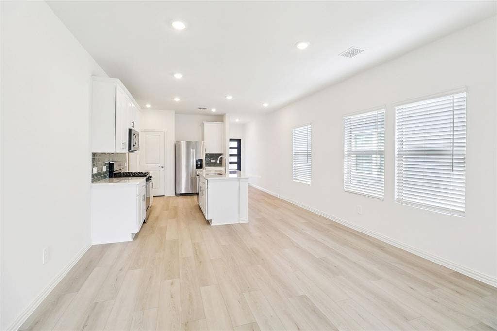 207 Decoursey Drive, Princeton, TX 75071 Photo is not of the actual home, but is an inspirational photo of builder’s model home and may depict options, furnishings, and/or decorator features that are not included.