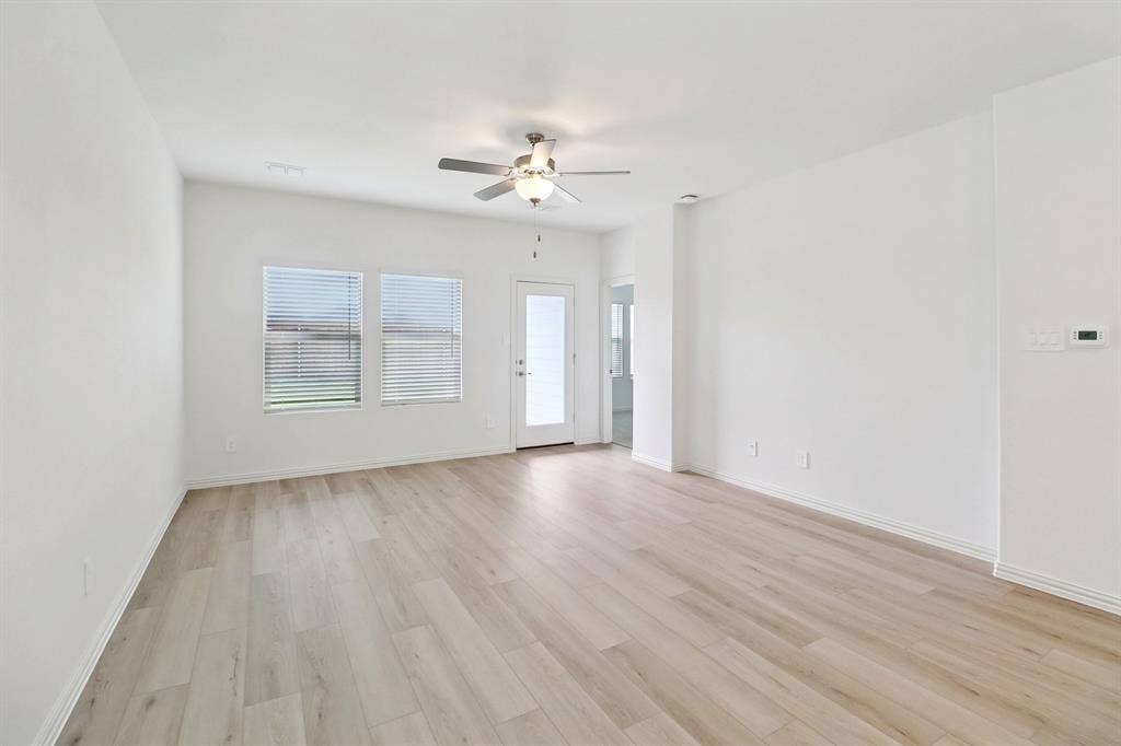 207 Decoursey Drive, Princeton, TX 75071 Photo is not of the actual home, but is an inspirational photo of builder’s model home and may depict options, furnishings, and/or decorator features that are not included.
