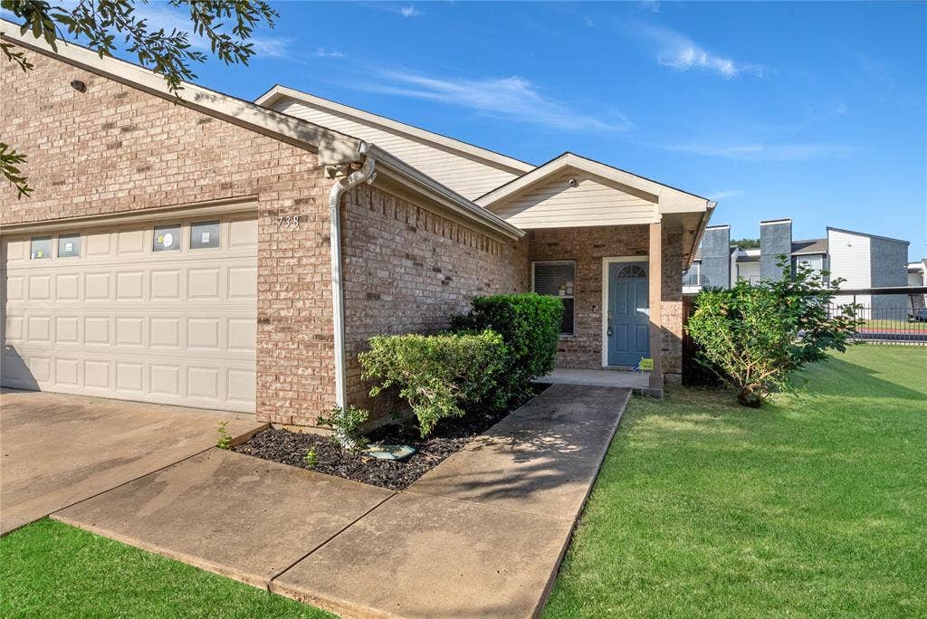 738 Carroll Lane, Lewisville, TX 75067 738 Carroll Lane, Lewisville, TX 75067
