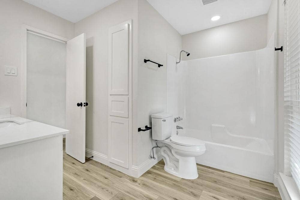 Bathroom with 2nd Bedroom Direct Access