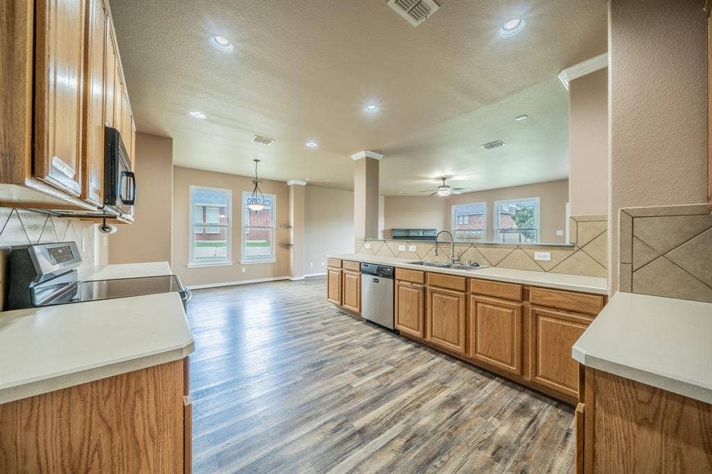 1739 Chadwick Drive, Cedar Hill, TX 75104 Kitchen from hallway looking towards breakfast nook.