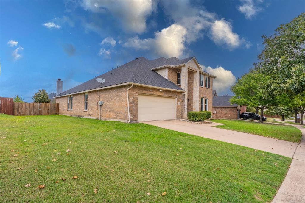 1739 Chadwick Drive, Cedar Hill, TX 75104 Front side view of house.
