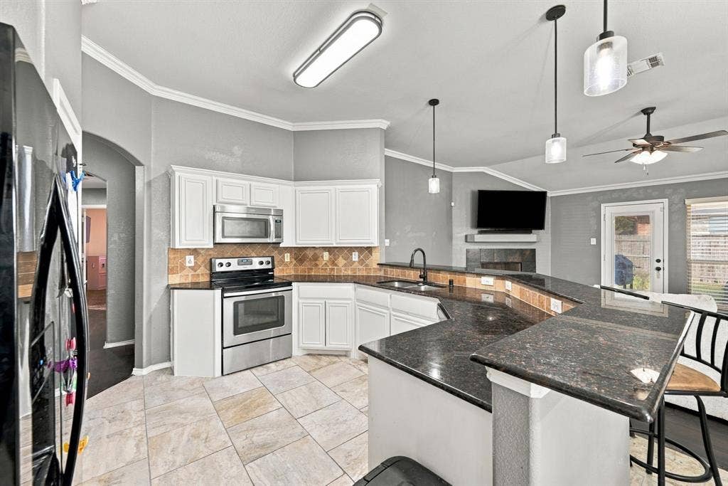 913 Sage Meadow Drive, Glenn Heights, TX 75154 913 Sage Meadow Drive, Glenn Heights, TX 75154