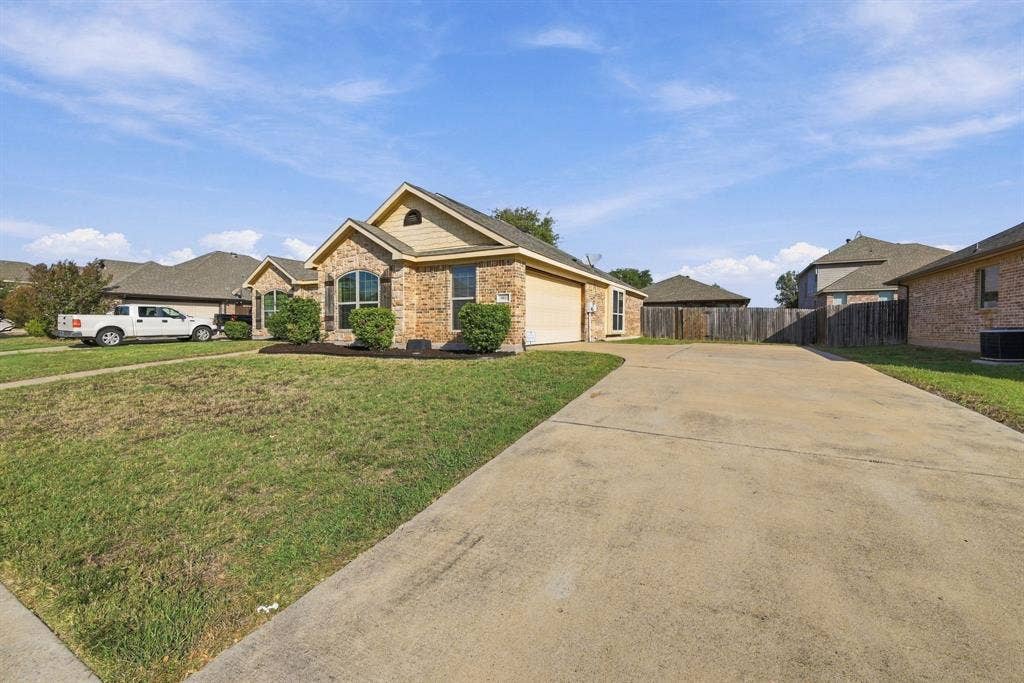 913 Sage Meadow Drive, Glenn Heights, TX 75154 913 Sage Meadow Drive, Glenn Heights, TX 75154