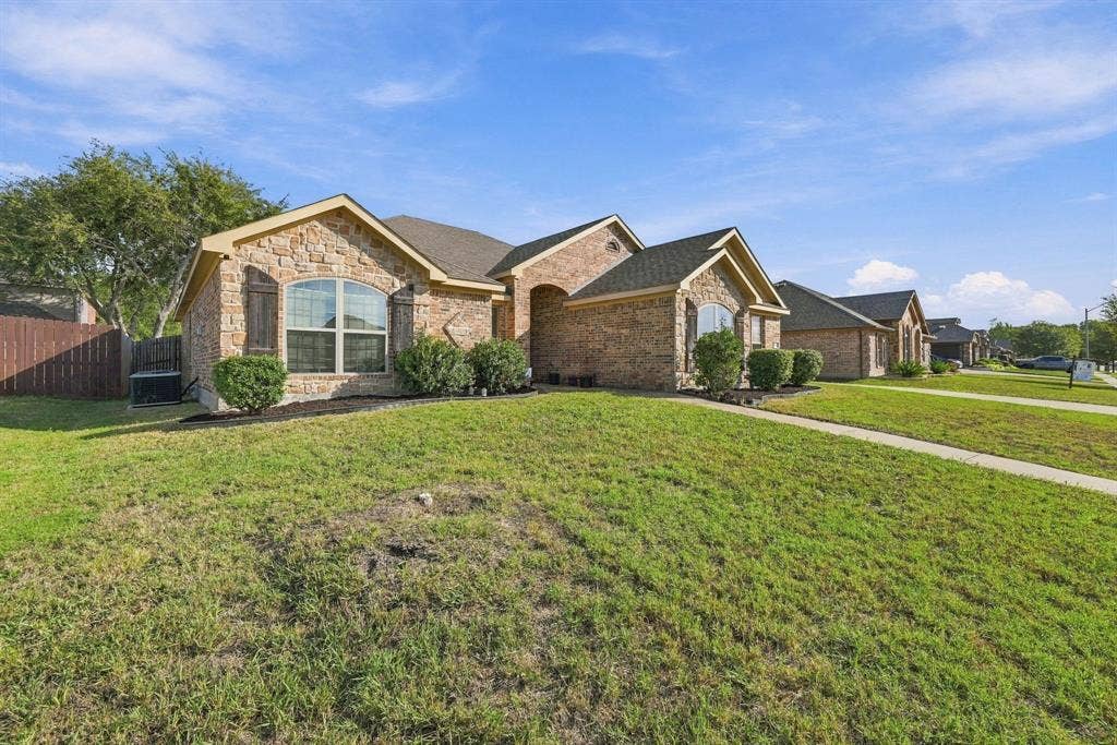 913 Sage Meadow Drive, Glenn Heights, TX 75154 913 Sage Meadow Drive, Glenn Heights, TX 75154