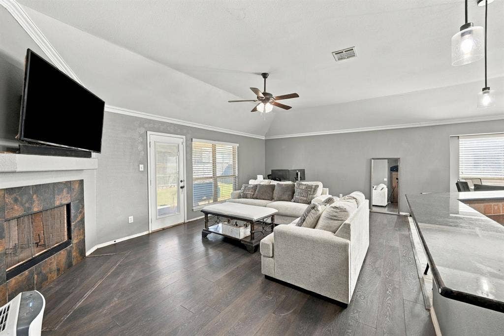 913 Sage Meadow Drive, Glenn Heights, TX 75154 913 Sage Meadow Drive, Glenn Heights, TX 75154