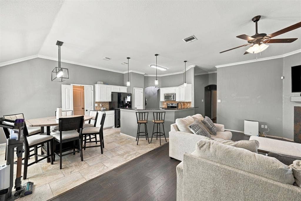 913 Sage Meadow Drive, Glenn Heights, TX 75154 913 Sage Meadow Drive, Glenn Heights, TX 75154