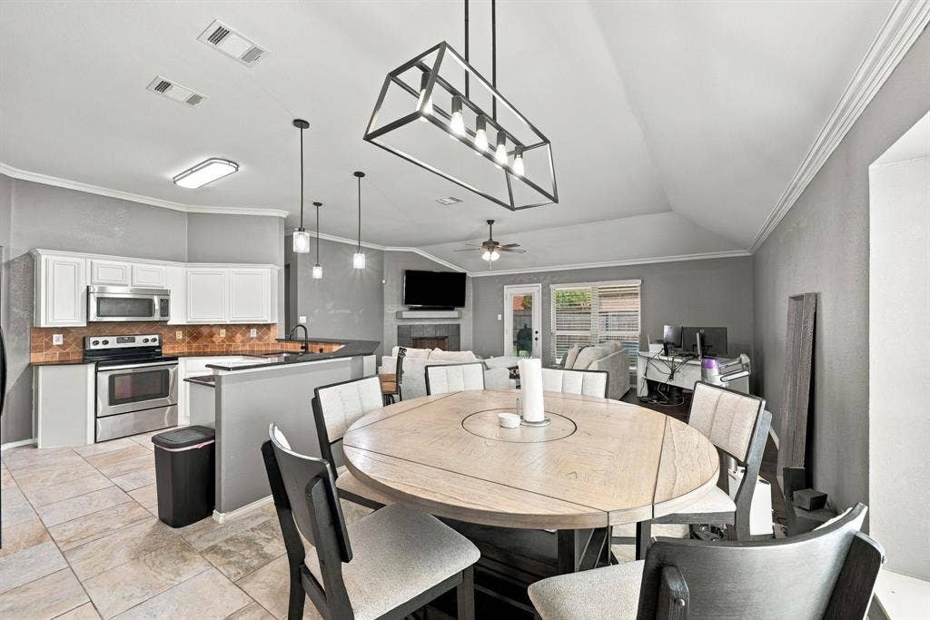 913 Sage Meadow Drive, Glenn Heights, TX 75154 913 Sage Meadow Drive, Glenn Heights, TX 75154