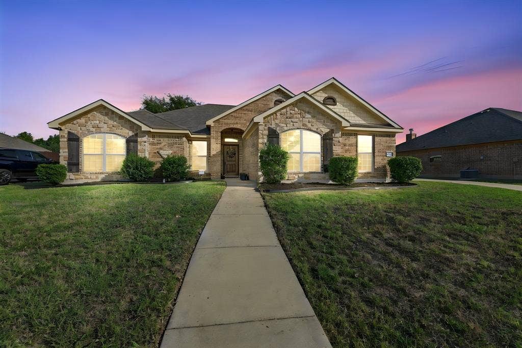 913 Sage Meadow Drive, Glenn Heights, TX 75154 913 Sage Meadow Drive, Glenn Heights, TX 75154