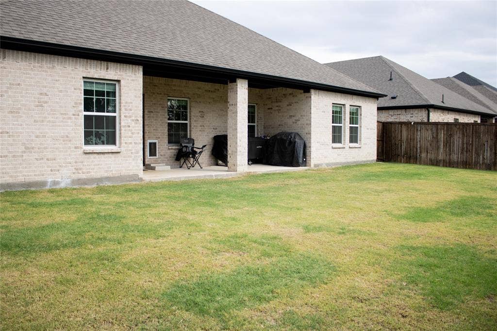 332 Lakeside Drive, Lavon, TX 75166