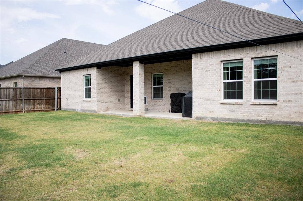 332 Lakeside Drive, Lavon, TX 75166
