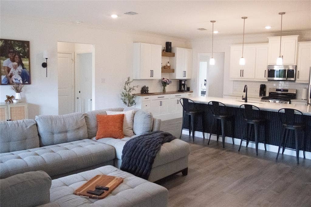 332 Lakeside Drive, Lavon, TX 75166