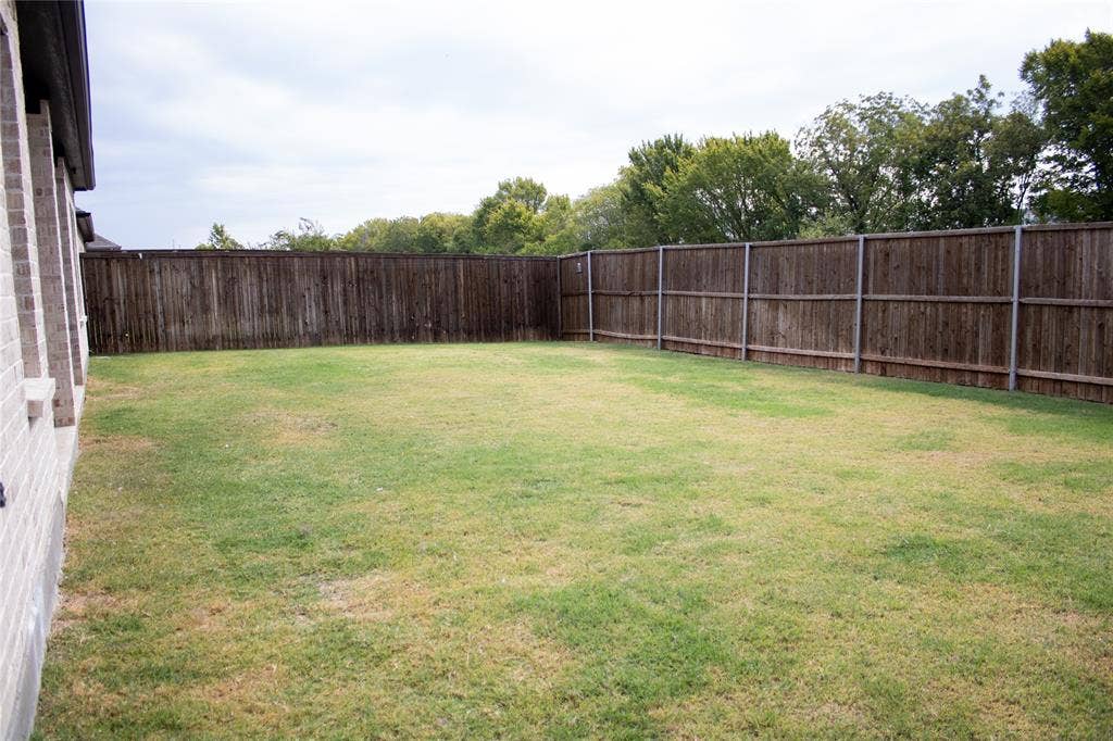 332 Lakeside Drive, Lavon, TX 75166