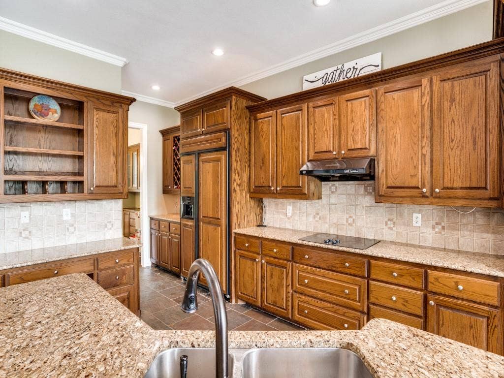 207 River Oaks, Combine, TX 75159 Built in Frig