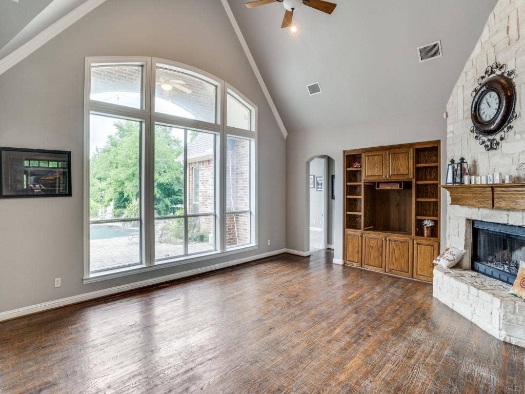 207 River Oaks, Combine, TX 75159 Natural Light...Check