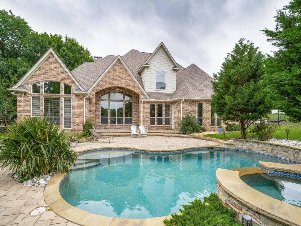 207 River Oaks, Combine, TX 75159 Pool with Hot Tub