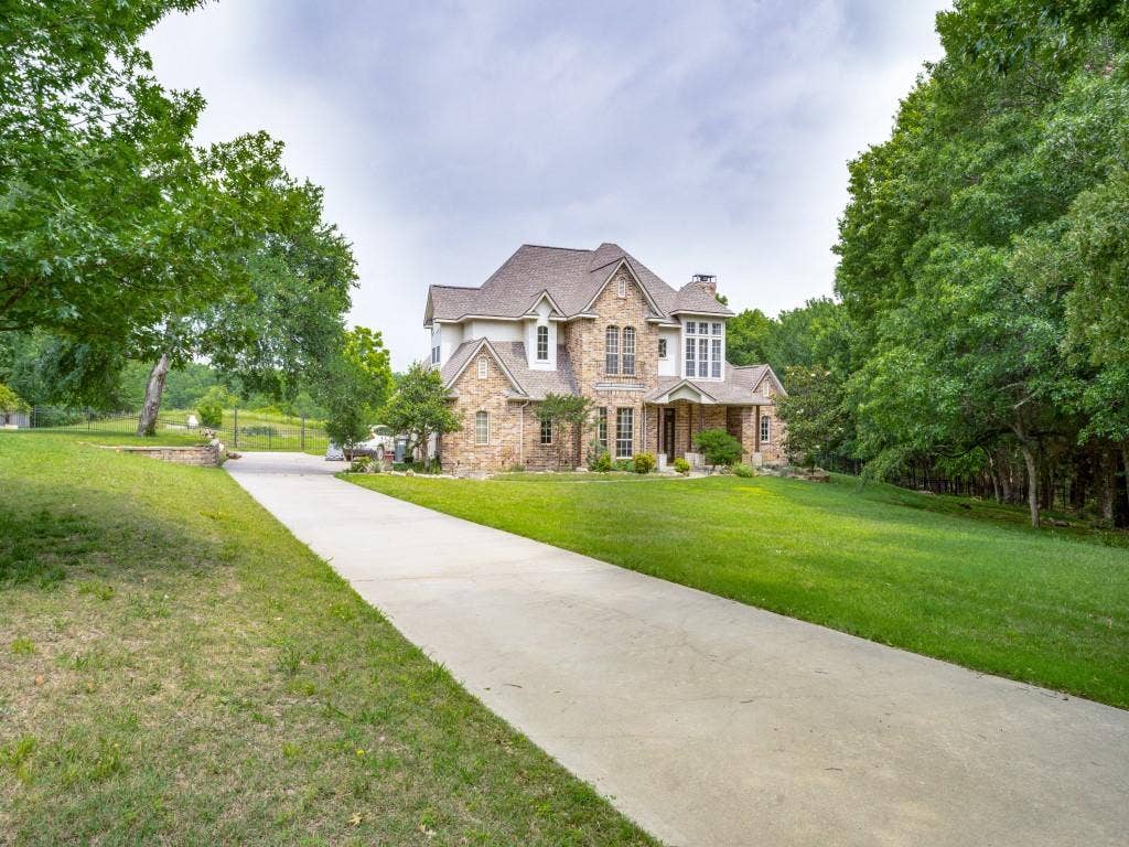 207 River Oaks, Combine, TX 75159 Lots of parking