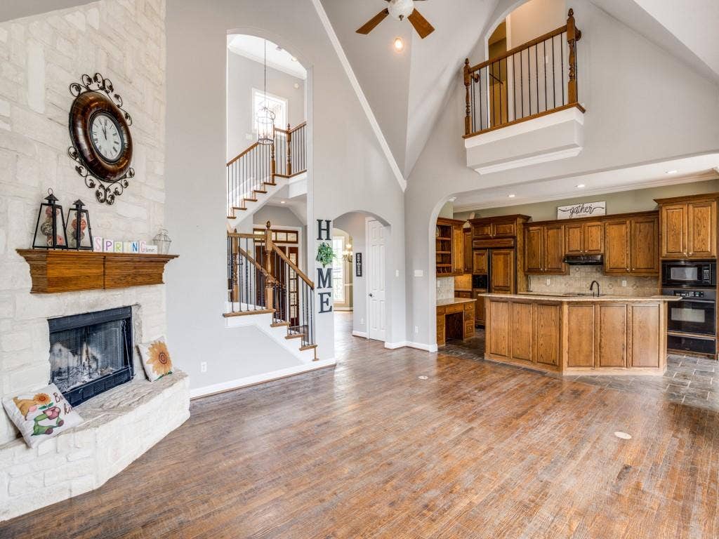 207 River Oaks, Combine, TX 75159 High Ceilings