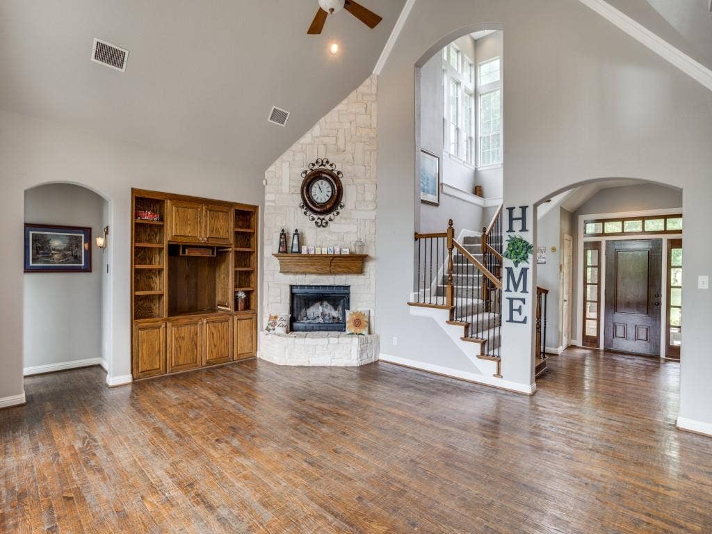 207 River Oaks, Combine, TX 75159 Built in Cabinets in Living