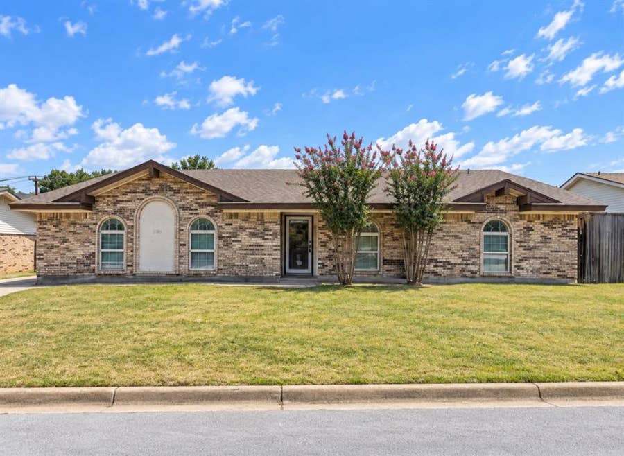 Property photo for 2001 San Jacinto Drive, Arlington, TX