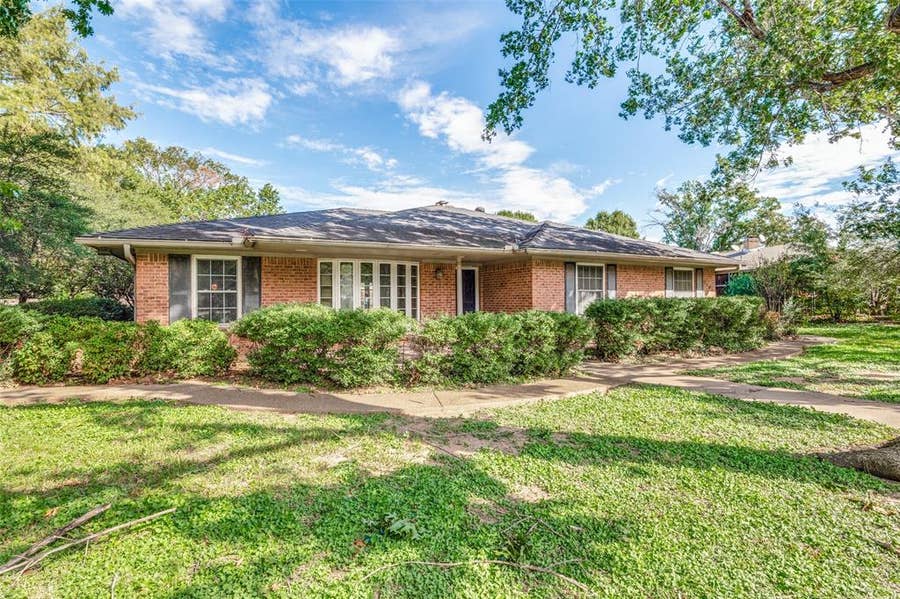 Property photo for 2106 Sunnyvale Road, Grand Prairie, TX
