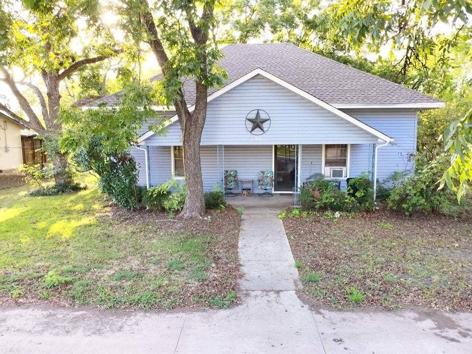 532 S Santa Fe Street, Wolfe City, TX 75496 532 S Santa Fe Street, Wolfe City, TX 75496