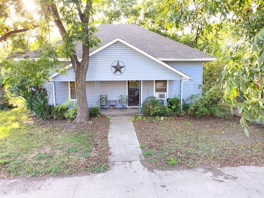 Property photo for 532 S Santa Fe Street, Wolfe City, TX