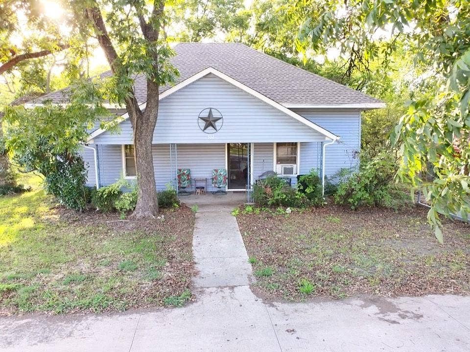 532 S Santa Fe Street, Wolfe City, TX 75496 532 S Santa Fe Street, Wolfe City, TX 75496
