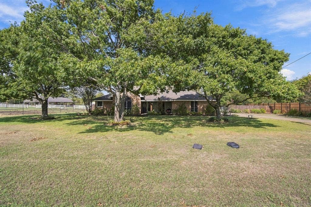 819 Nokomis Circle, Lancaster, TX 75146 819 Nokomis Circle, Lancaster, TX 75146