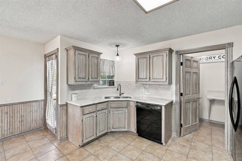 819 Nokomis Circle, Lancaster, TX 75146 819 Nokomis Circle, Lancaster, TX 75146