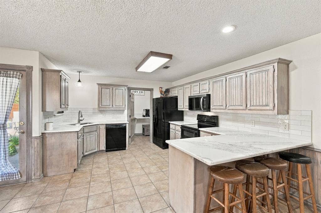 819 Nokomis Circle, Lancaster, TX 75146 819 Nokomis Circle, Lancaster, TX 75146