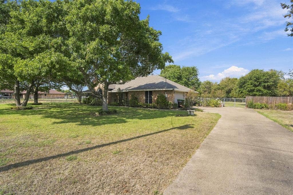 819 Nokomis Circle, Lancaster, TX 75146 819 Nokomis Circle, Lancaster, TX 75146