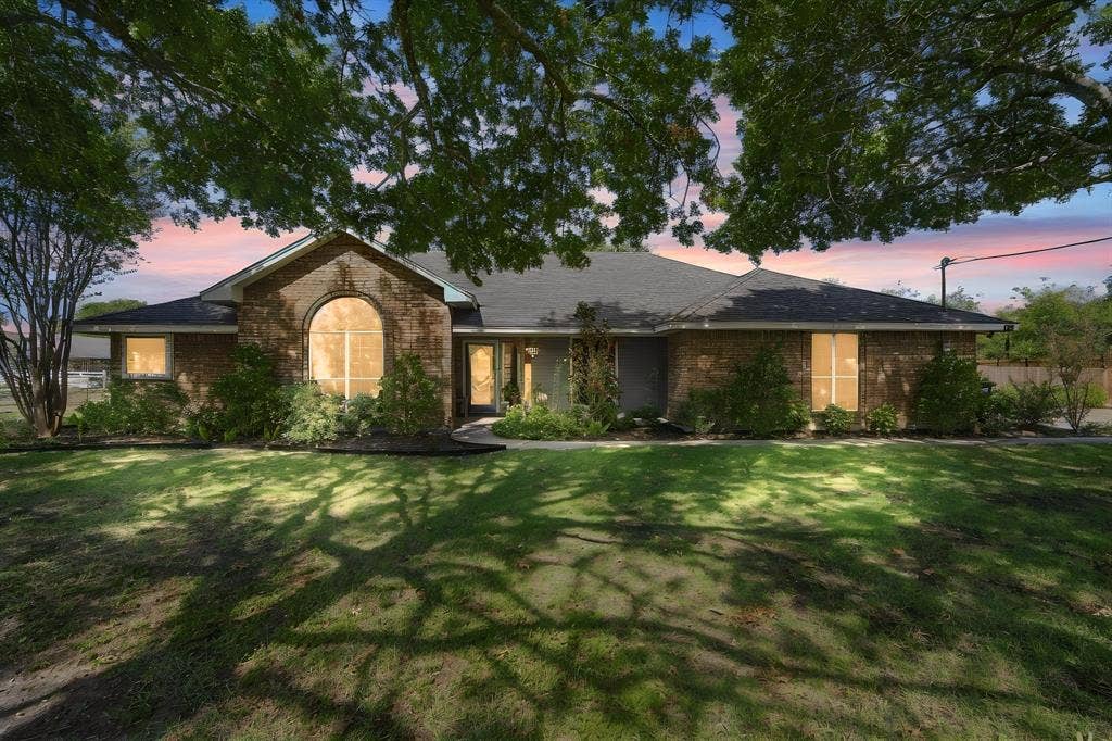 819 Nokomis Circle, Lancaster, TX 75146 819 Nokomis Circle, Lancaster, TX 75146