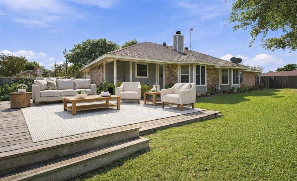 819 Nokomis Circle, Lancaster, TX 75146 Virtually staged furniture