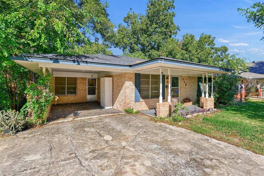 Property photo for 205 N Union Street, Whitesboro, TX