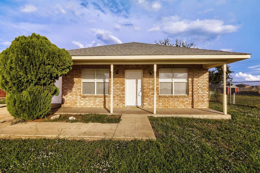 112 Sebastian Lane, Josephine, TX 75173 Single-story brick exterior featuring a covered front porch, asphalt shingle roof, and a concrete walkway