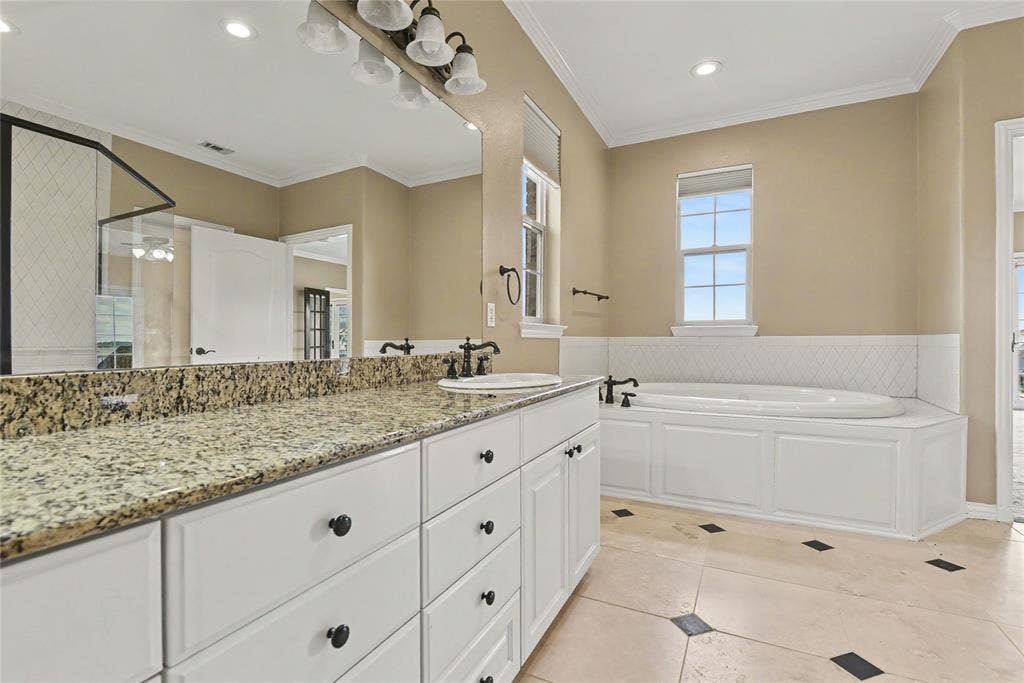 208 Cape Shore Drive, Kemp, TX 75143 Primary Bath