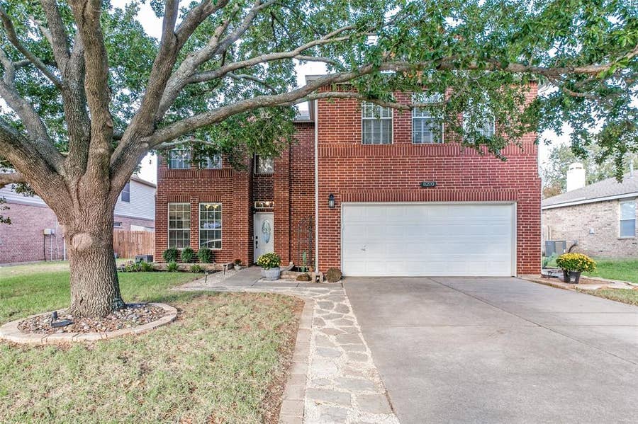 Property photo for 8200 Mirror Rock Lane, Denton, TX