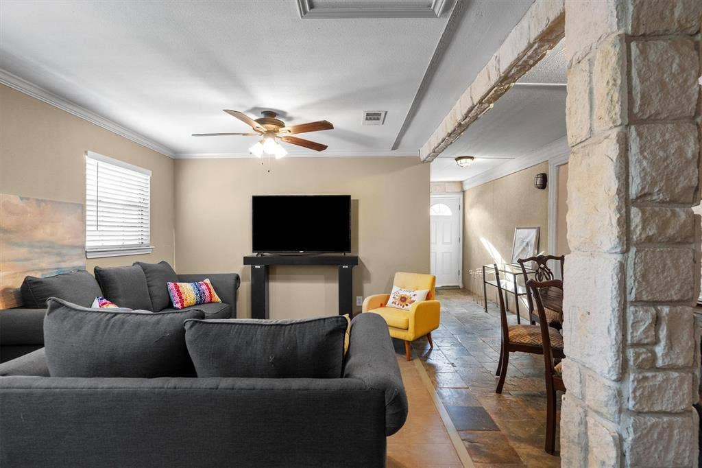 2100 Caddo Street, Dallas, TX 75204
