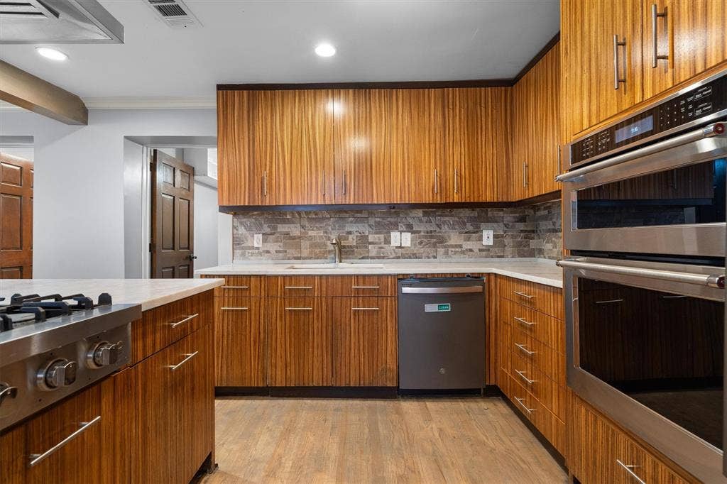 2100 Caddo Street, Dallas, TX 75204
