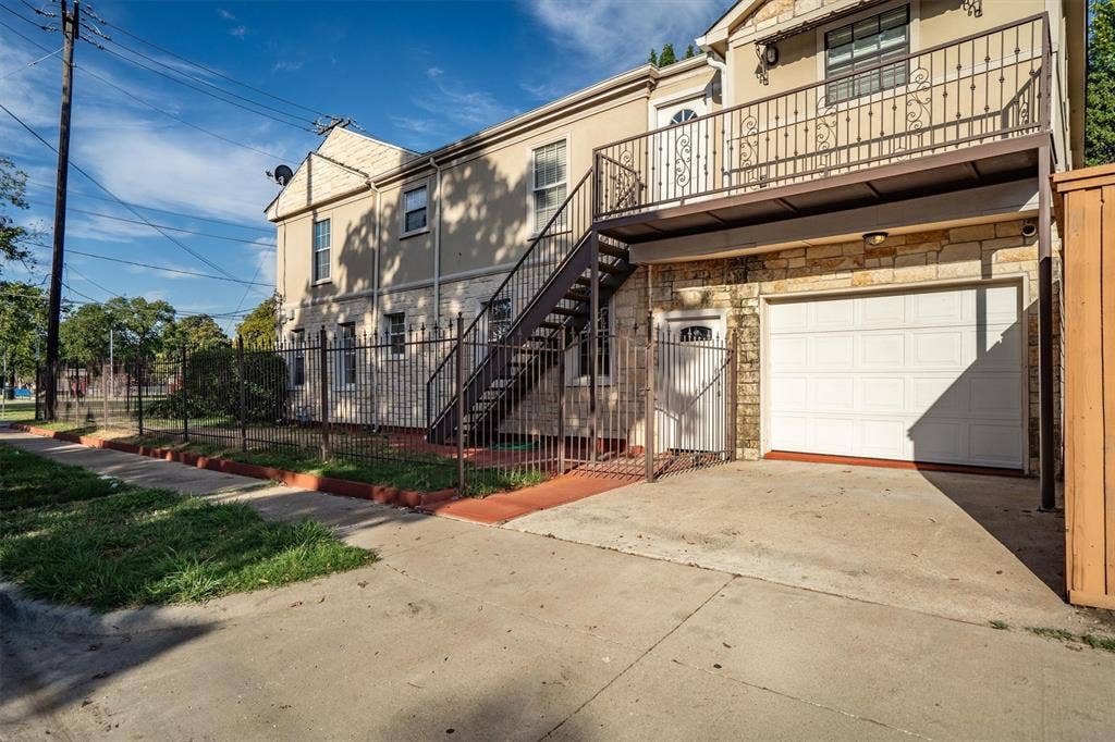 2100 Caddo Street, Dallas, TX 75204