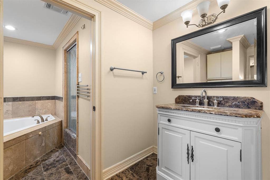 2100 Caddo Street, Dallas, TX 75204