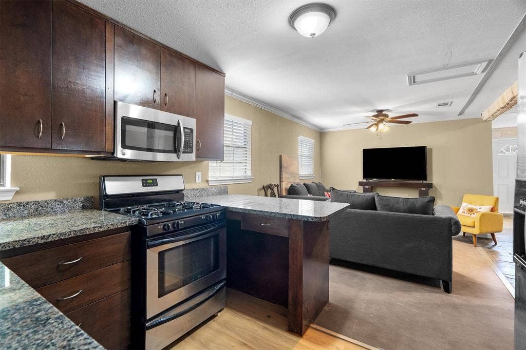 2100 Caddo Street, Dallas, TX 75204