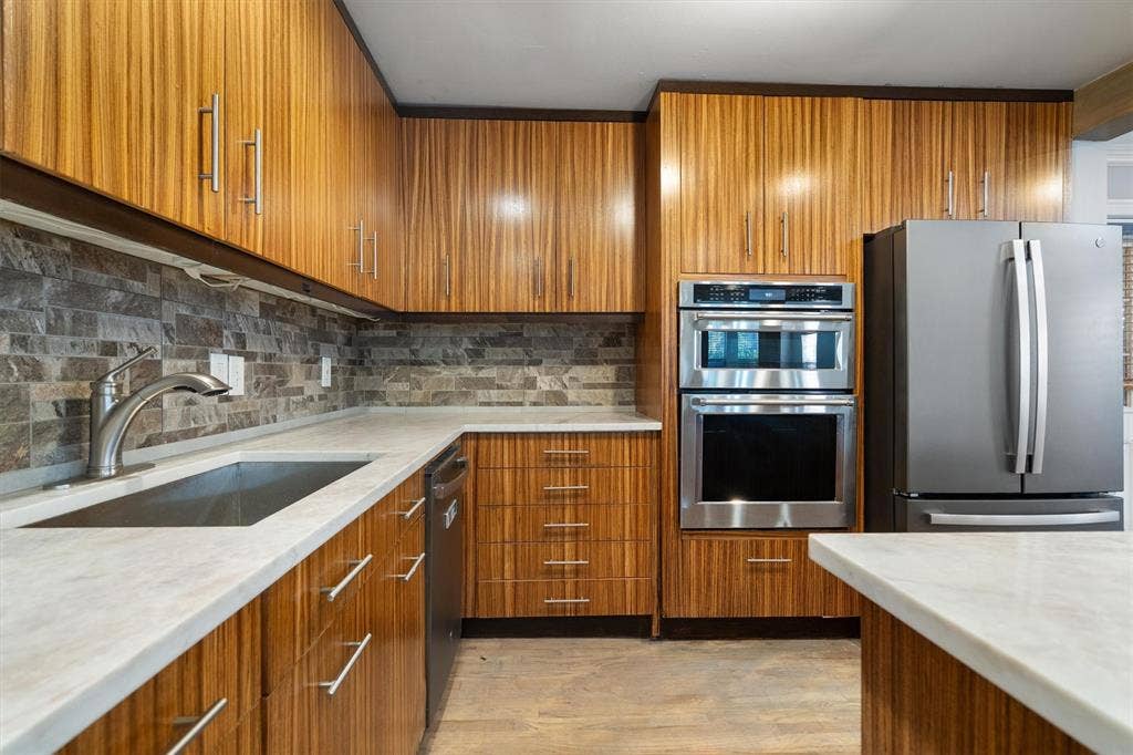 2100 Caddo Street, Dallas, TX 75204
