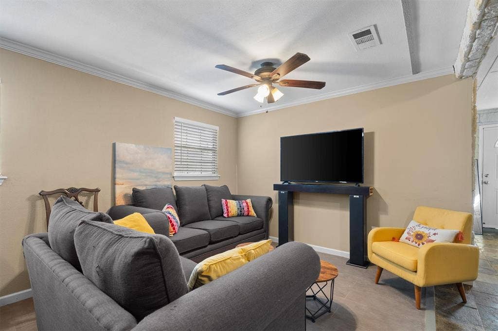 2100 Caddo Street, Dallas, TX 75204