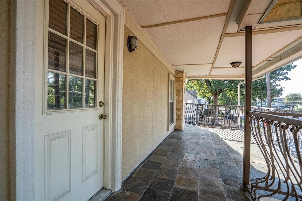 2100 Caddo Street, Dallas, TX 75204