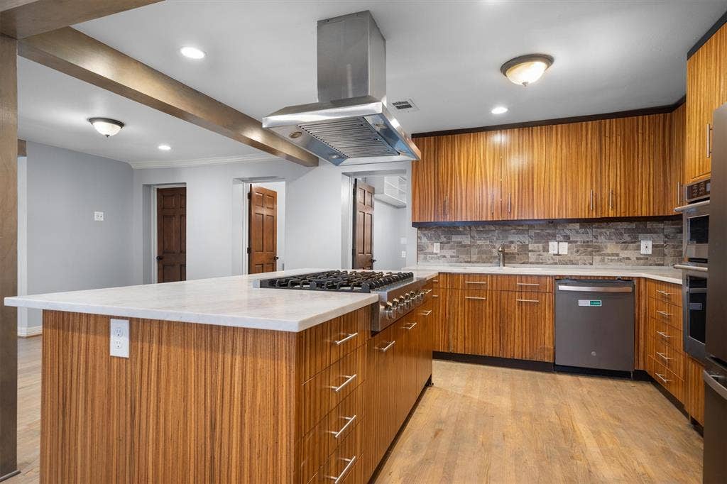 2100 Caddo Street, Dallas, TX 75204