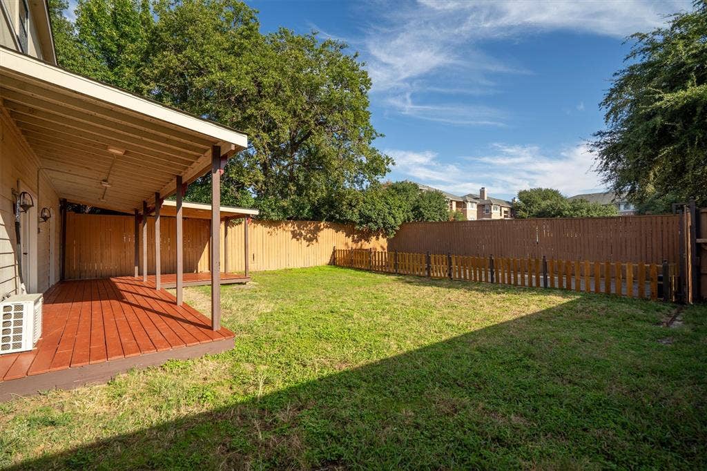 2100 Caddo Street, Dallas, TX 75204