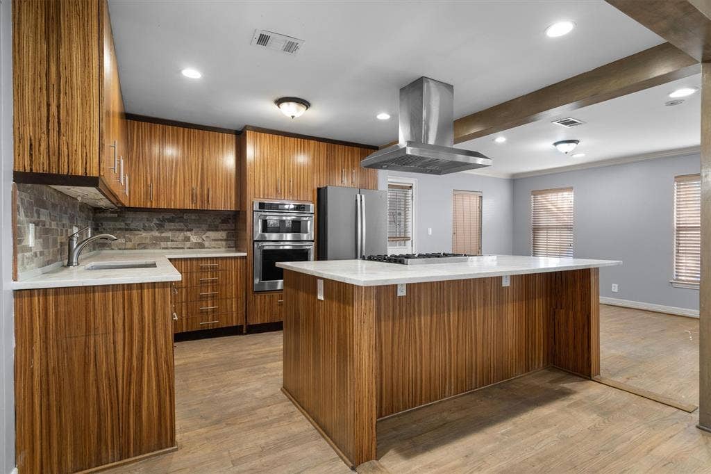 2100 Caddo Street, Dallas, TX 75204